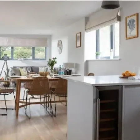 Sea View Terrace Apartment *
